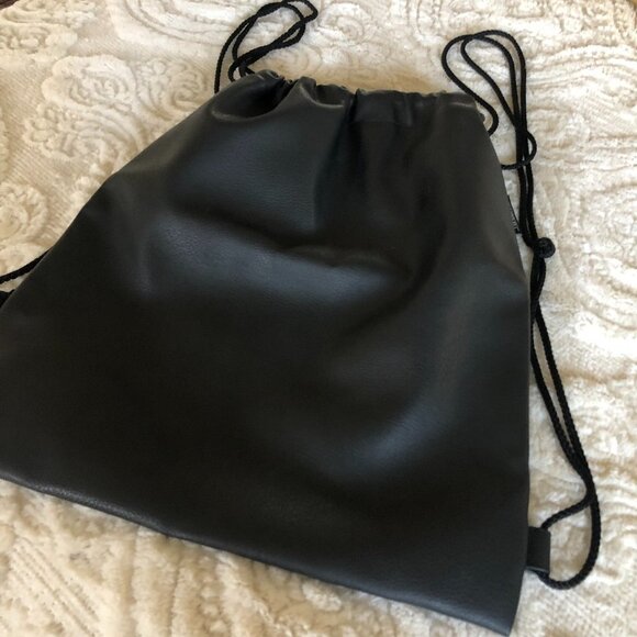 PAUL MITCHELL BLACK FAUX LEATHER SACK BACK - Picture 3 of 5